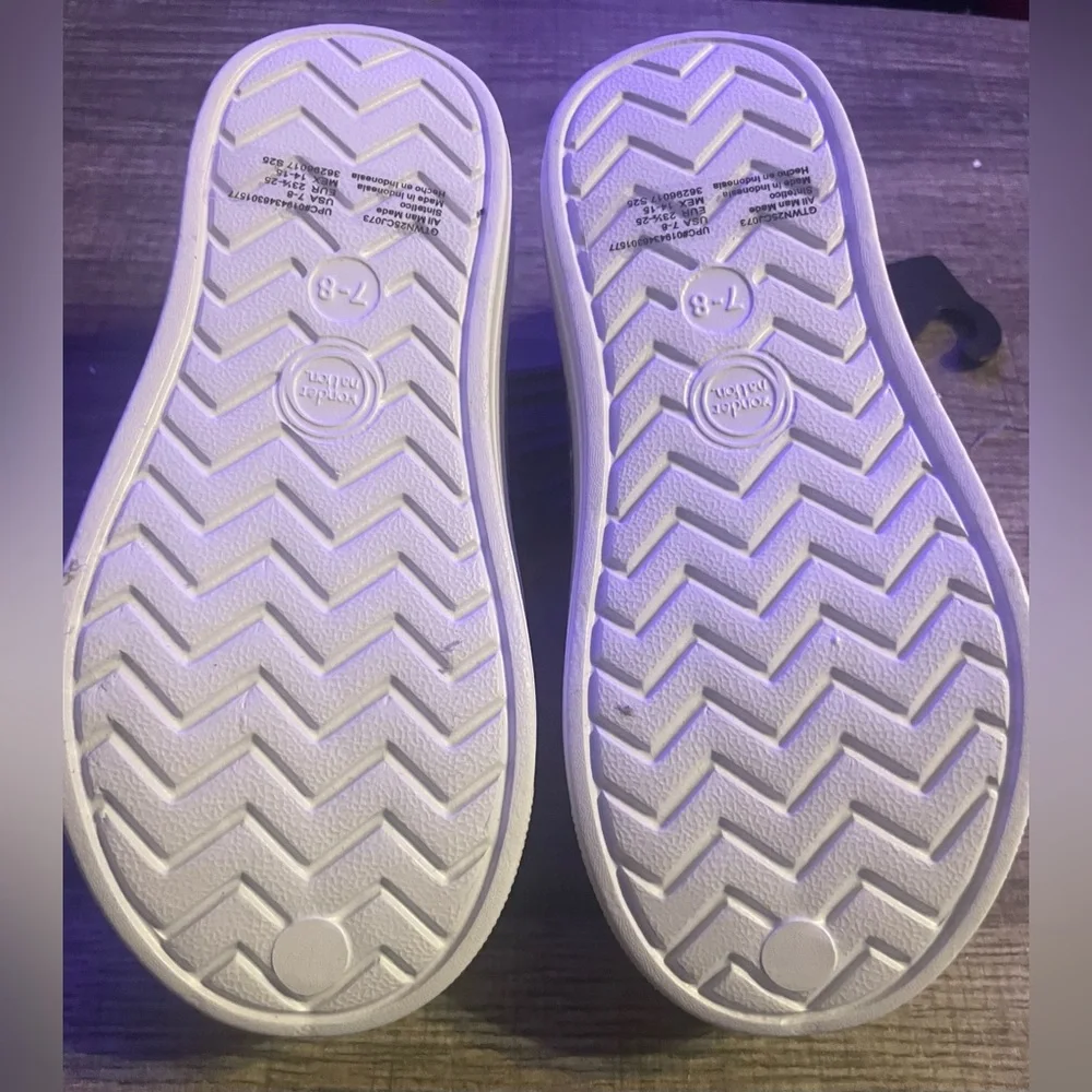 🔴‎ 3/$12 Wonder Nation Girls Gold Water Shoes! NWT! Size 7-8